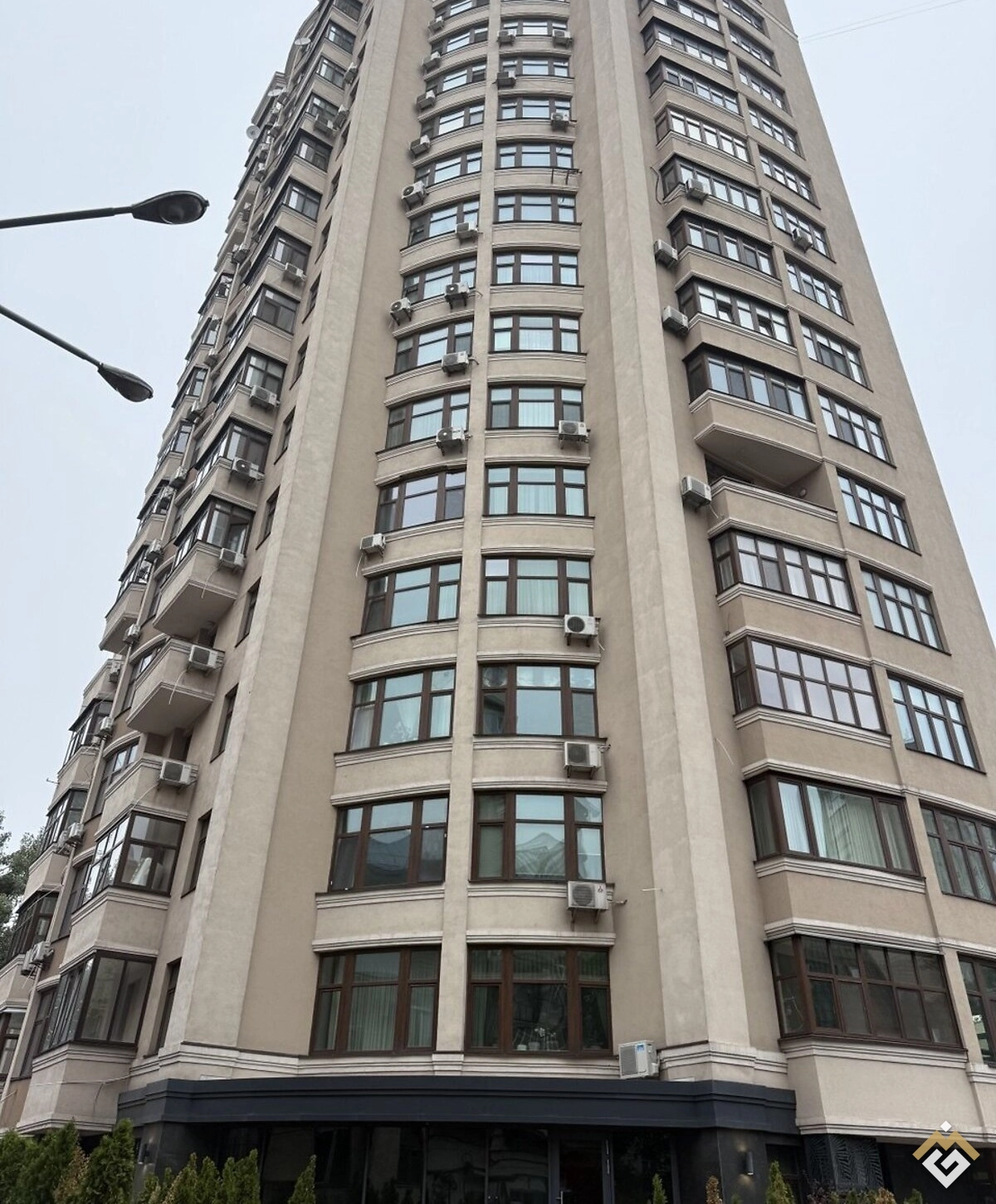 Alquiler a largo plazo de apartamento de 2 habitaciones en St. Sychovykh Striltsiv 70A