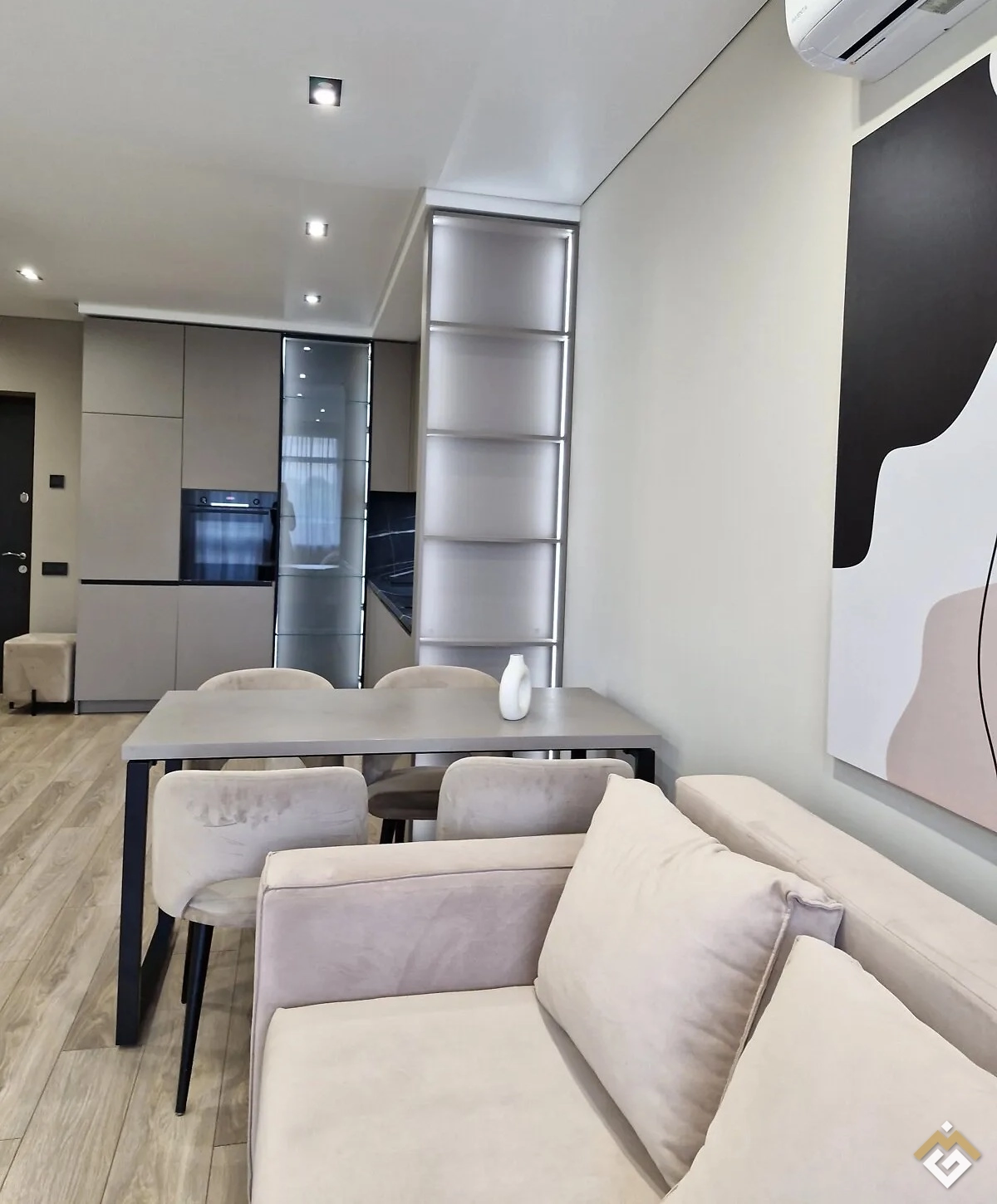 Long-term rental of a 2-room apartment on Gen. Grekova St