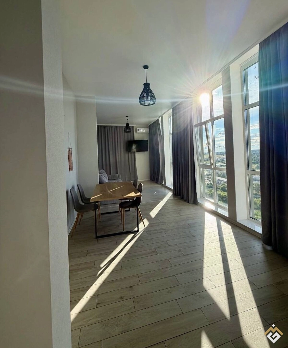Alquiler a largo plazo de apartamento de 3 habitaciones en la calle Grigori Skovoroda 11