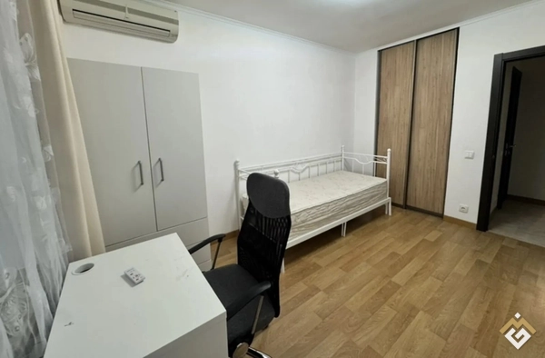Long-term rental of a 2-room apartment on Lavrska St 4