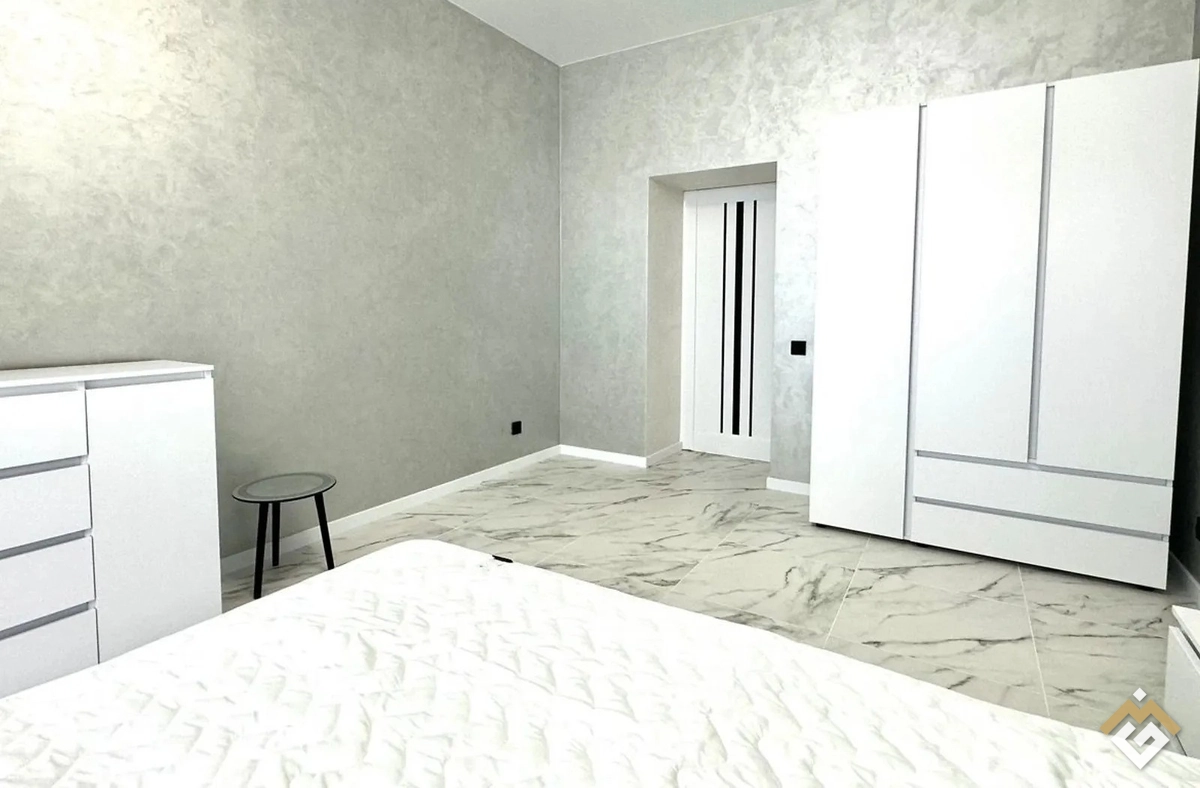Location à long terme d'un appartement 2 pièces rue Monastyrska