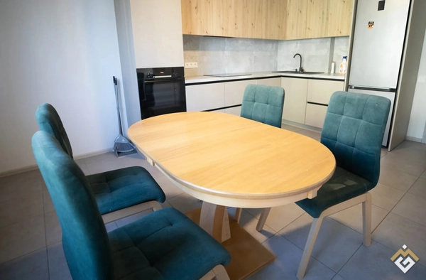 Long-term rental of a 3-room apartment on Mykhaila Maksymovycha St 32A