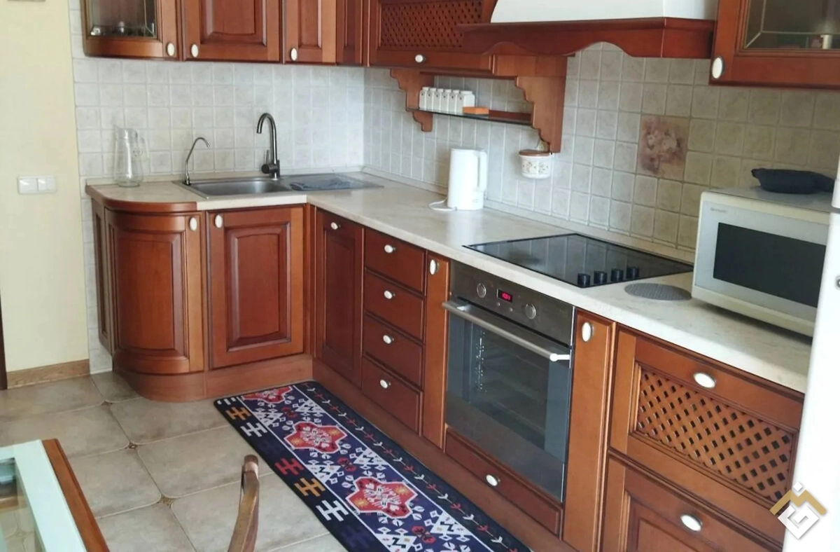 Alquiler a largo plazo de apartamento de 2 habitaciones en la calle Konovaltsia Yevhena 32B