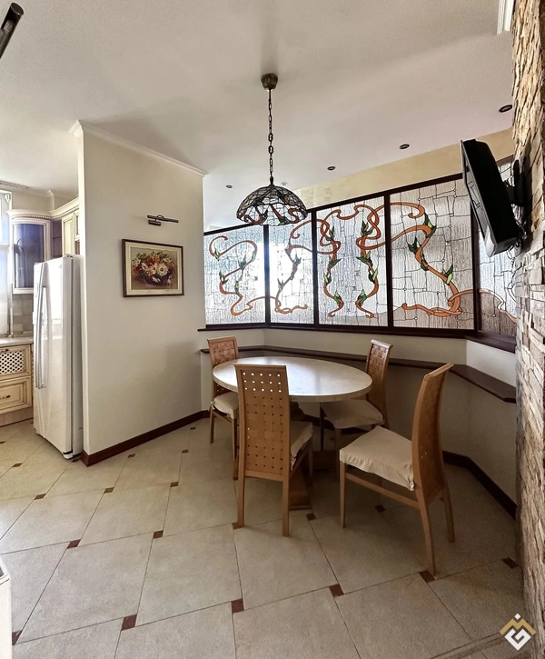 Alquiler a largo plazo de apartamento de 3 habitaciones en la calle Oleksandra Myshuhy
