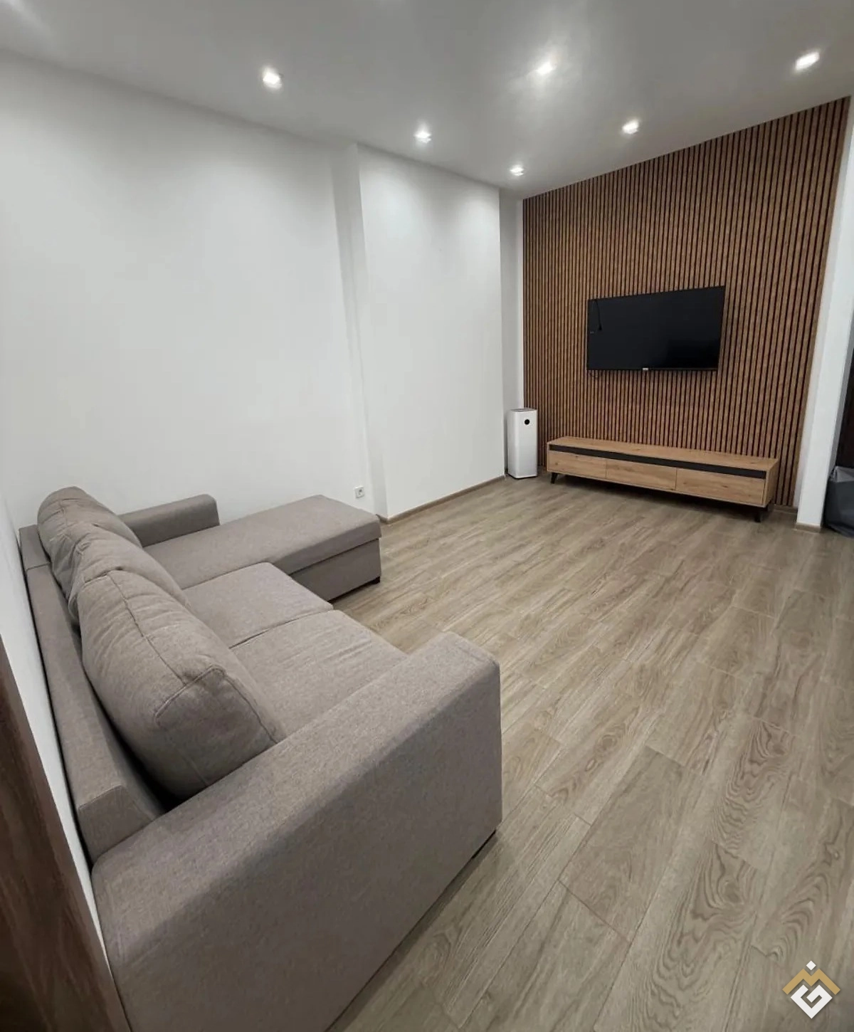 Long-term rental of a 3-room apartment on Simferopolska St 2