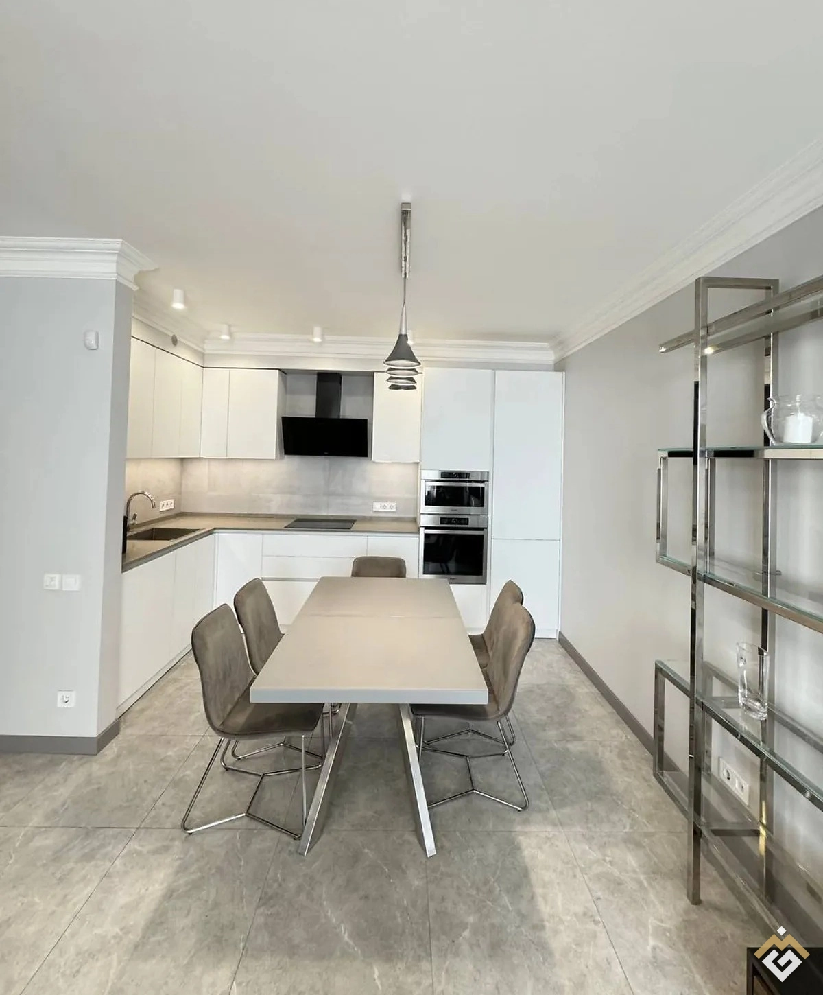 Alquiler a largo plazo de apartamento de 2 habitaciones en la Calle Mitropolita Vasily Lipkivsky 37B