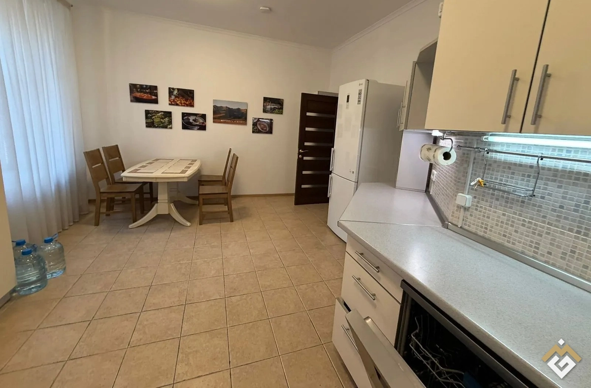 Alquiler a largo plazo de apartamento de 5 habitaciones en prov. Taras Shevchenko 13/21