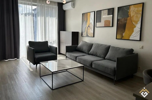 Alquiler a largo plazo de apartamento de 1 habitación en la calle Antonovicha 118/19