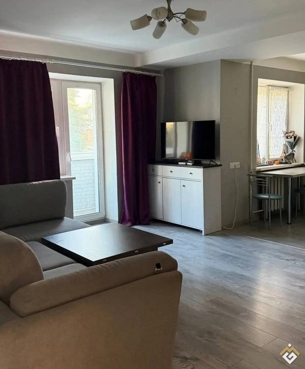 Uzun süreli kiralık 3 odalı daire, Büyük Vasilykivska Caddesi 136