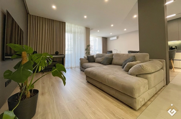 Long-term rental of a 3-room apartment on Rodyny Kistyakivskykh St