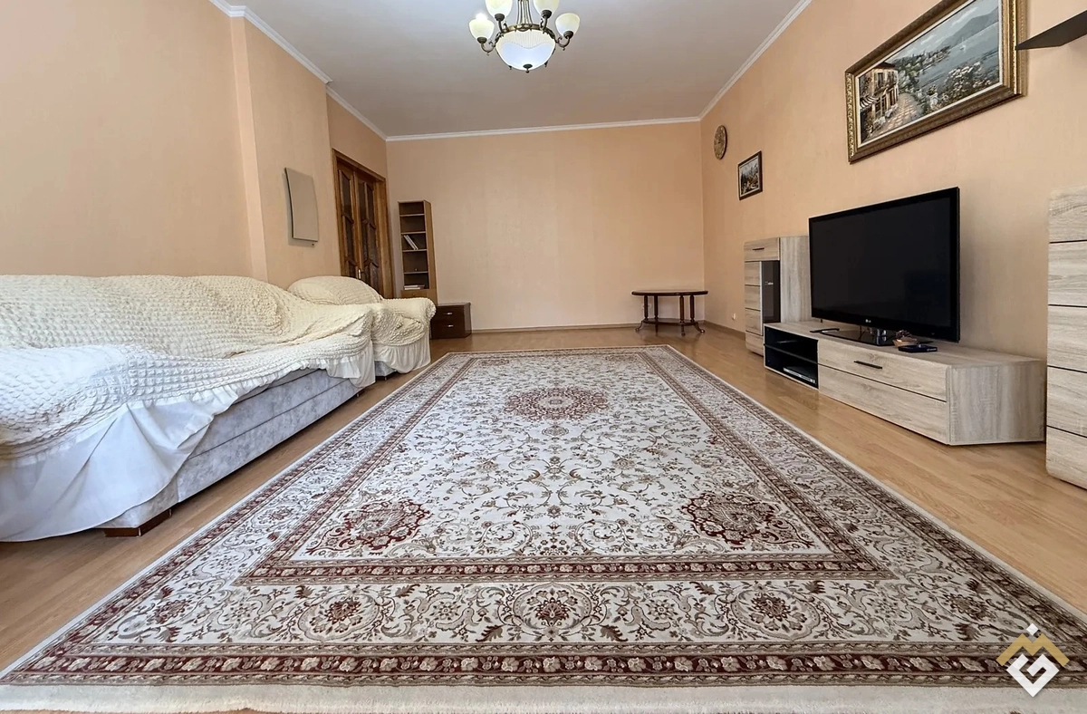 Long-term rental of a 3-room apartment on Lesi Ukrainky Blvd 7B