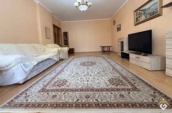 Long-term rental of a 3-room apartment on Lesi Ukrainky Blvd 7B