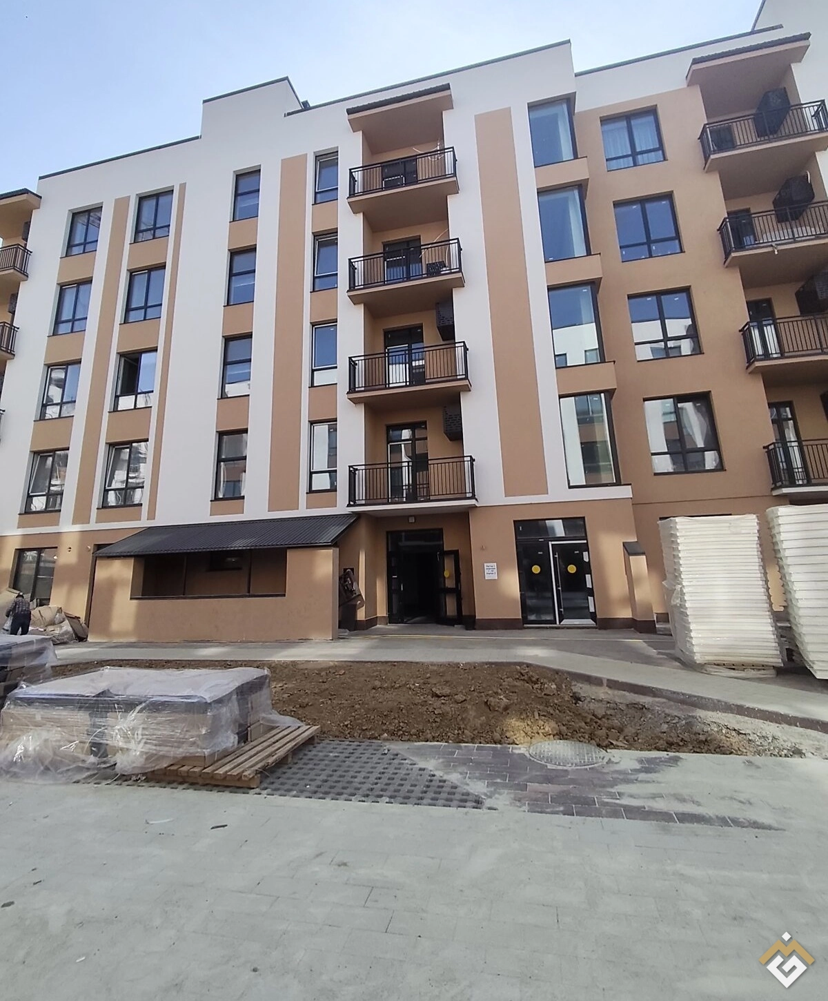 Alquiler a largo plazo de apartamento de 2 habitaciones en la Calle Kapushanska 195 edificio 2