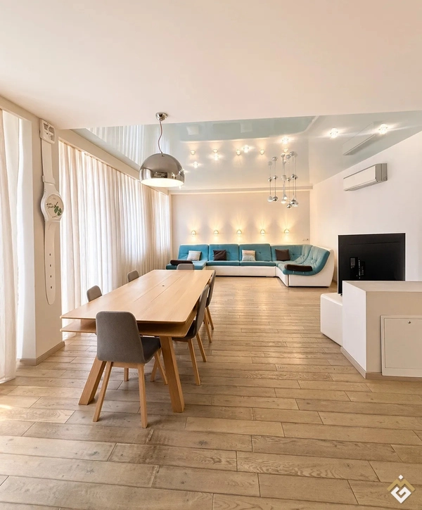 Long-term rental of a 3-room apartment on Troitska St 10